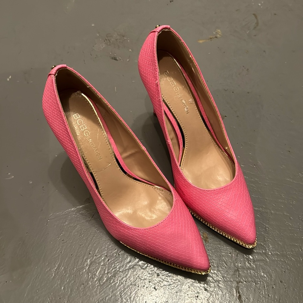 SOLD - BCBG pink pumps size 7.5/38